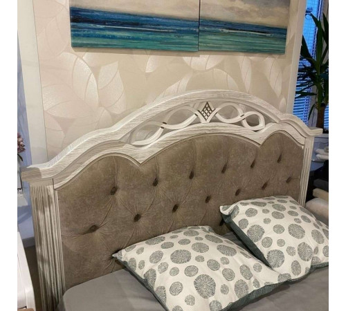 Двуспальная кровать Венеция MUR-101-01 с каретной стяжкой